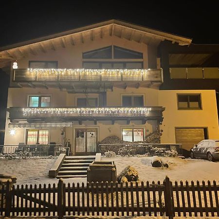 Haus Seppi Hotel Neukirchen am Grossvenediger Exterior photo